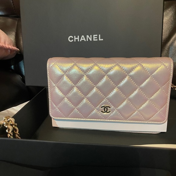 ❌SOLD❌🤍Chanel iridescent ivory New WOC🤍 - Picture 3 of 10